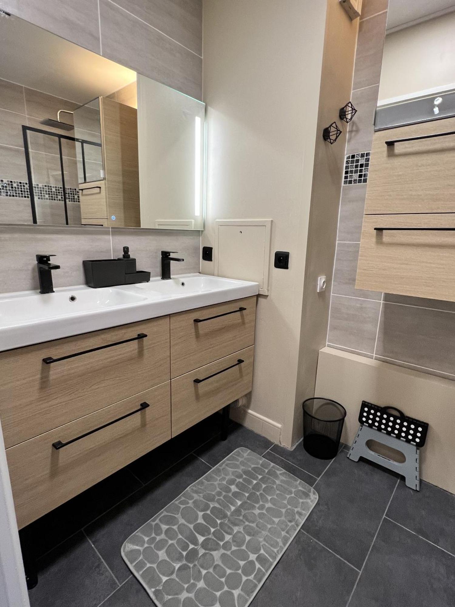 Appartement Familial Pour 6 Adultes Et 5 Enfants A 10 Min De Disney Bailly-Romainvilliers Ngoại thất bức ảnh